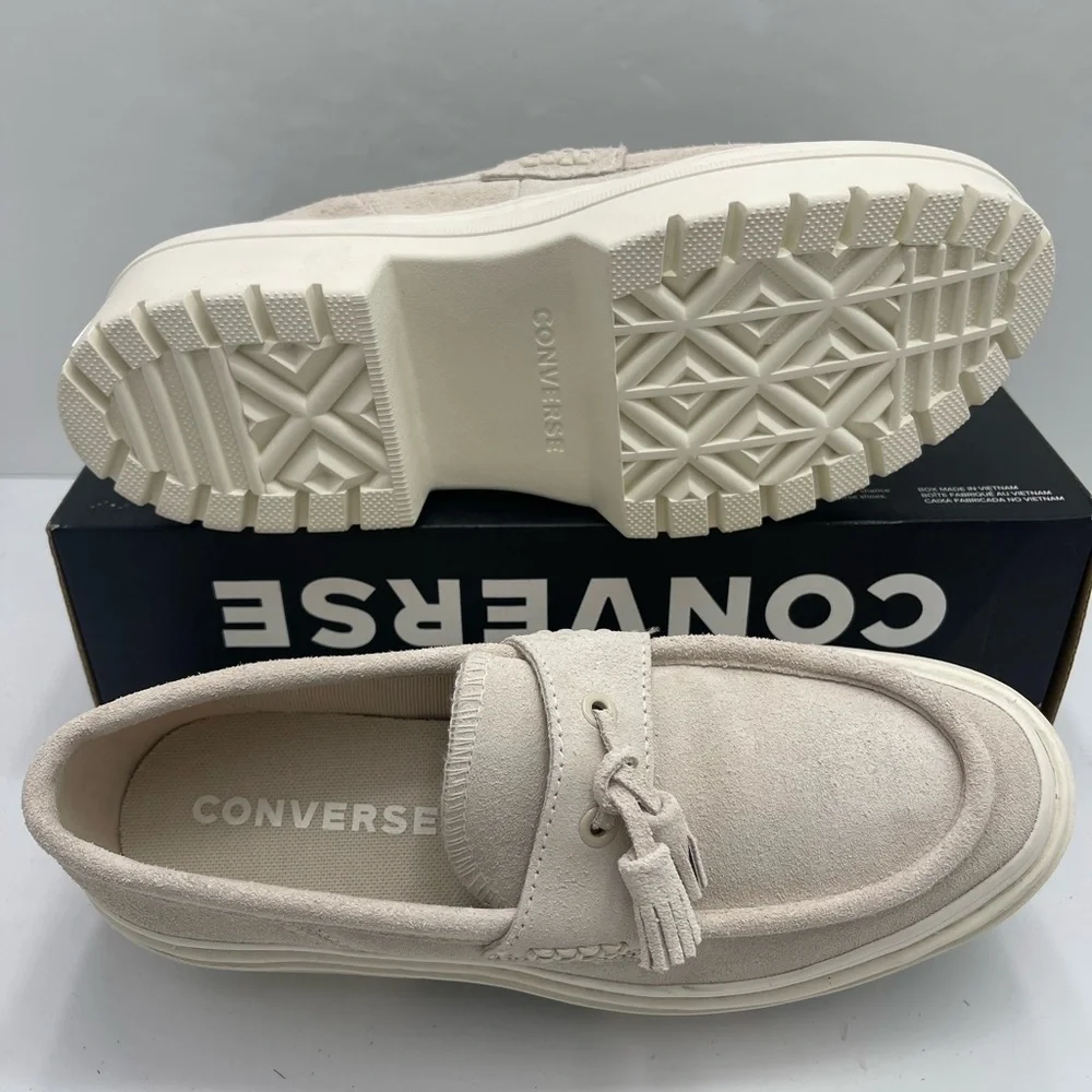 Converse A15553C
CTAS LUGGED HEEL LOAFER OX
LIGHT DUNE/EGRET/LIGHT DUNE Platform - Picture 3 of 16